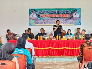 Serahkan Bantuan Bibit Alpukat di Lambuya, Bupati Konawe Tekankan Kolaborasi Program Pertanian