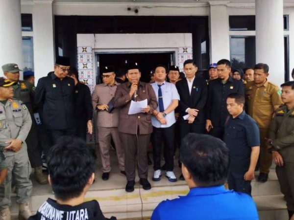 Mahasiswa Tuntut Pengesahan Perda Beasiswa, Ketua DPRD Konawe: Harus Dikaji Matang