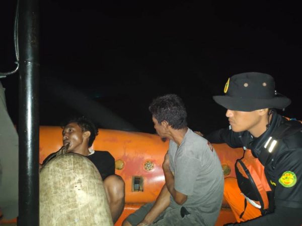 Basarnas Kendari Berhasil Selamatkan Dua ABK Kapal Bocor di Perairan Tanjung Taipa