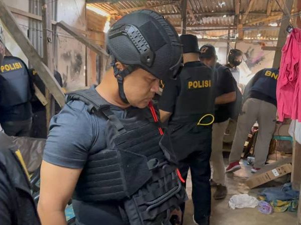 Polda Sultra Gerebek Tiga Lokasi  Sarang Narkoba di Kampung Salo