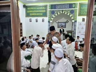Subuh Keliling di Pesantren, Kapolsek Pondidaha Ingatkan Santri Bahaya Narkoba dan Bullying