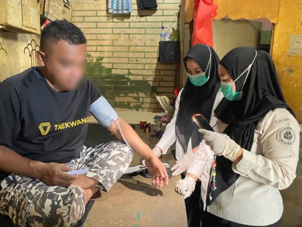 Petugas Sambangi Blok Hunian, Rutan Unaaha Perkuat Pelayanan Kesehatan Warga Binaan