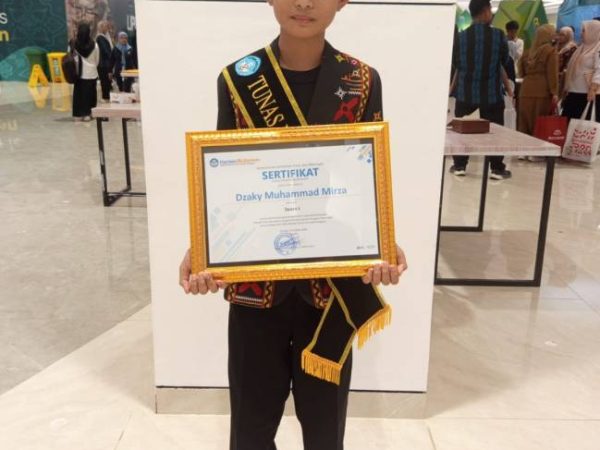 Panggung FTBI Sultra Ditaklukkan, Pelajar Konawe Dzaky Muhammad Mirza Bawa Pulang Juara 1